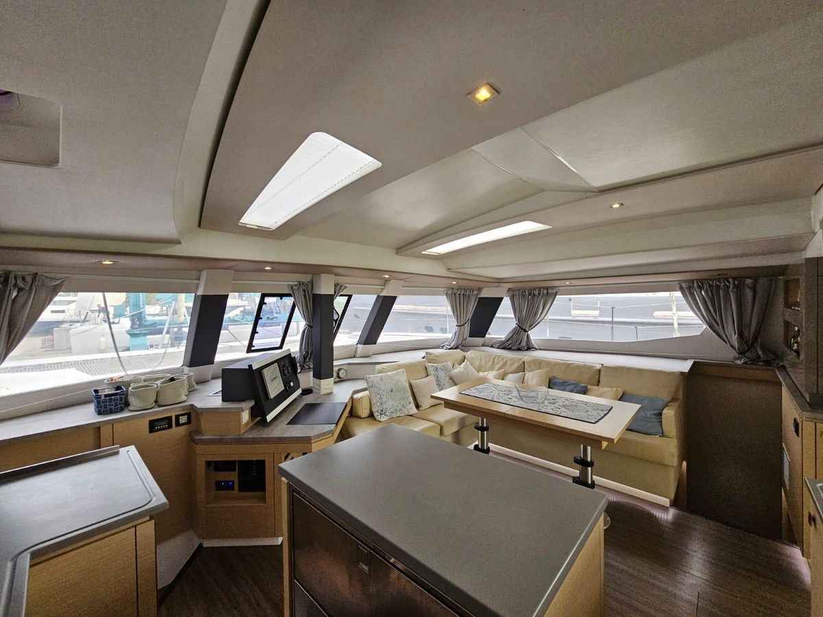 2016 Fountaine Pajot 49 
