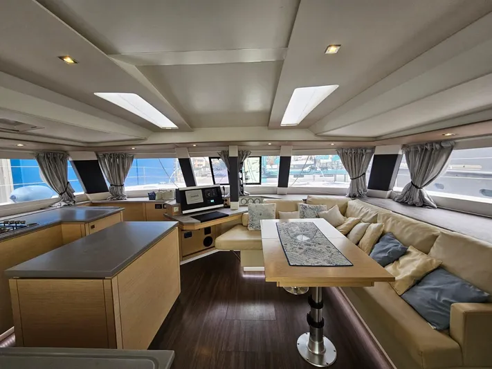  Yacht Photos Pics Catamaran Fountaine Pajot Saba 50 - D Yachts