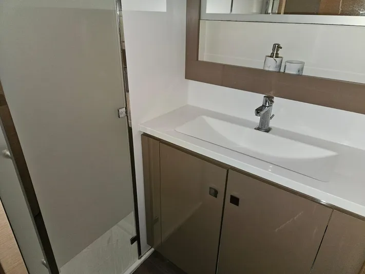  Yacht Photos Pics Catamaran Fountaine Pajot Saba 50 - D Yachts