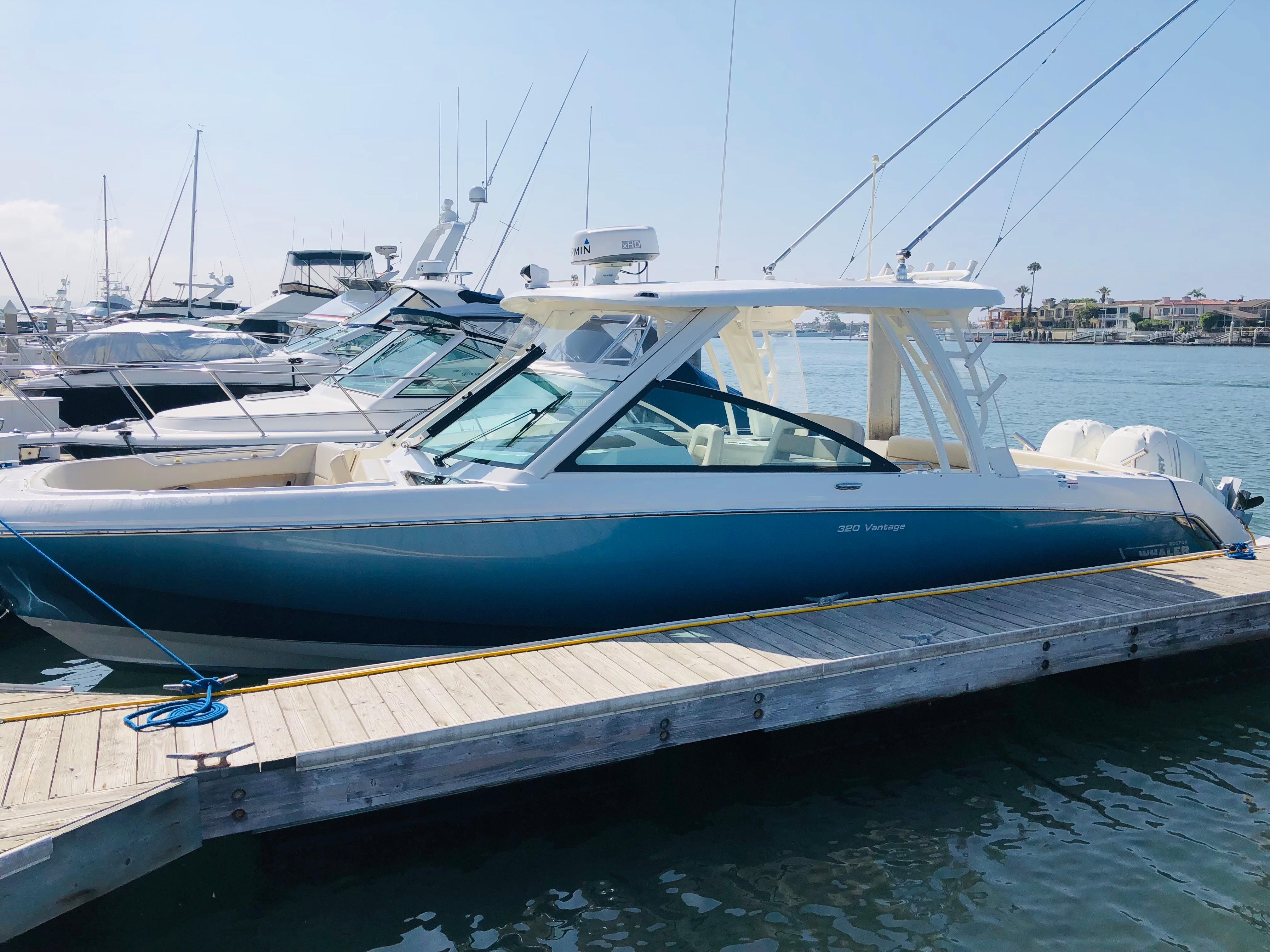 2016 Boston Whaler 320 Vantage