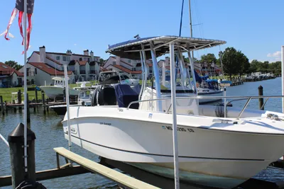 Boston Whaler 220 Outrage