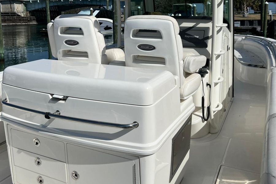 2011 Boston Whaler 320 Outrage