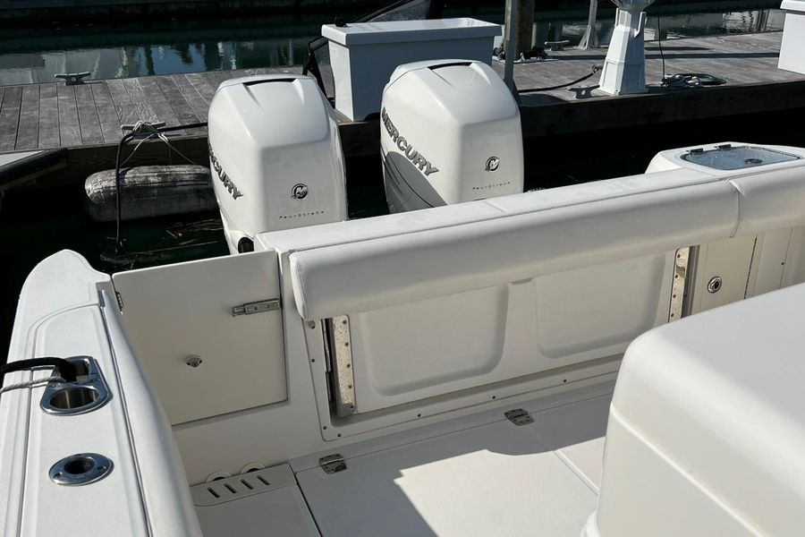 2011 Boston Whaler 320 Outrage