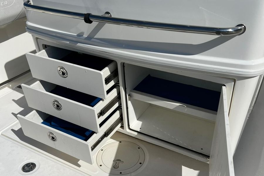 2011 Boston Whaler 320 Outrage