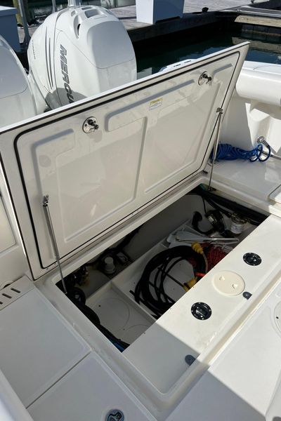 2011 Boston Whaler 320 Outrage