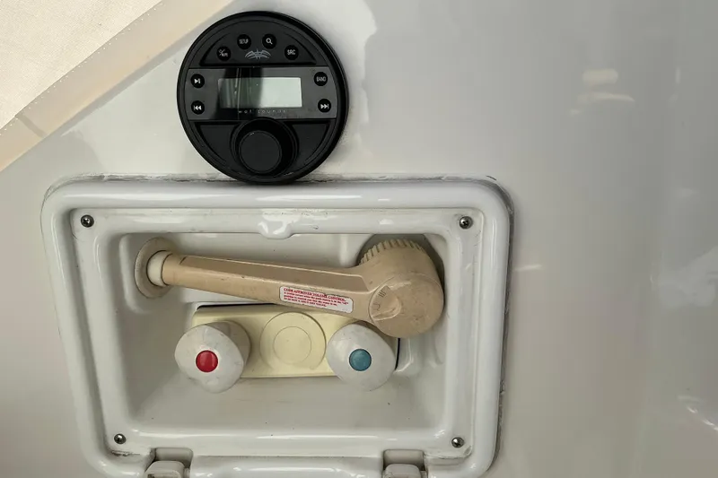 Knee Deep Yacht Photos Pics 2003 Regal Commodore 4260 boat shower controls and audio system panel.