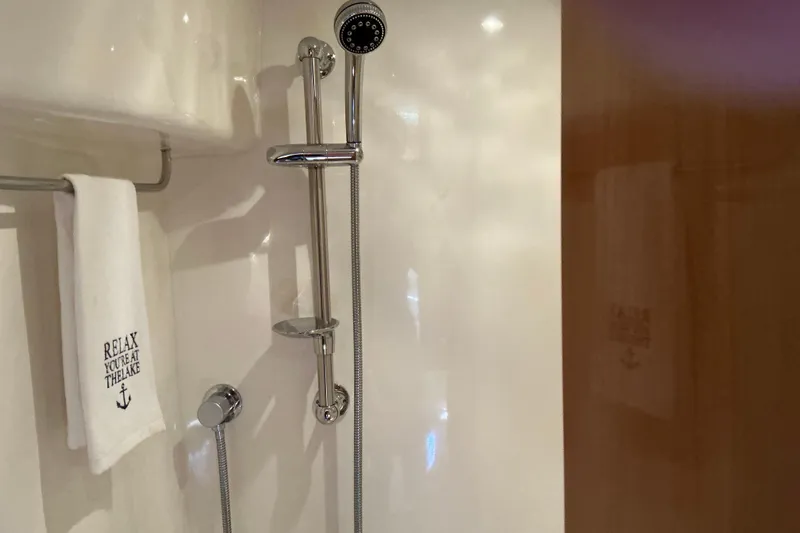 Knee Deep Yacht Photos Pics Shower area in 2003 Regal Commodore 4260 yacht with towel reading "Relax, You're at the Lake."