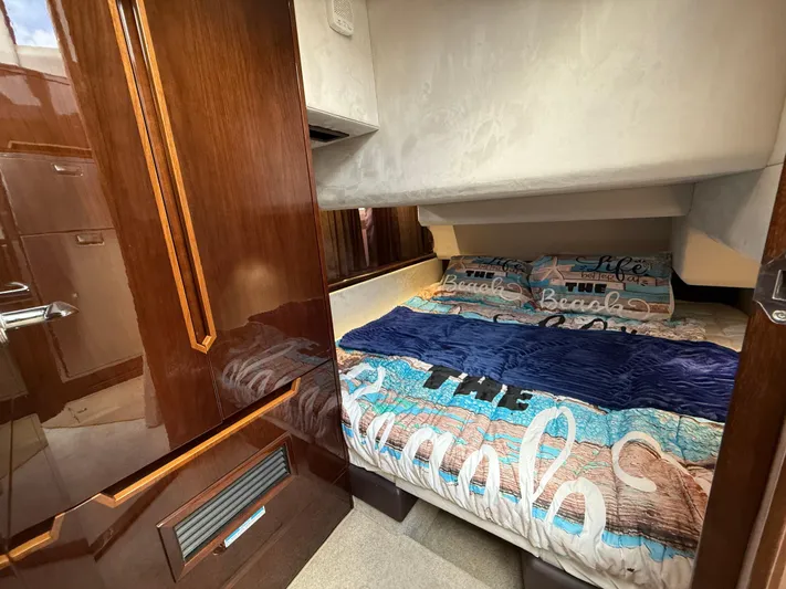 Keep Paddlin Yacht Photos Pics Luxurious cabin interior of 2019 Galeon 430 HTC yacht with cozy bedding.