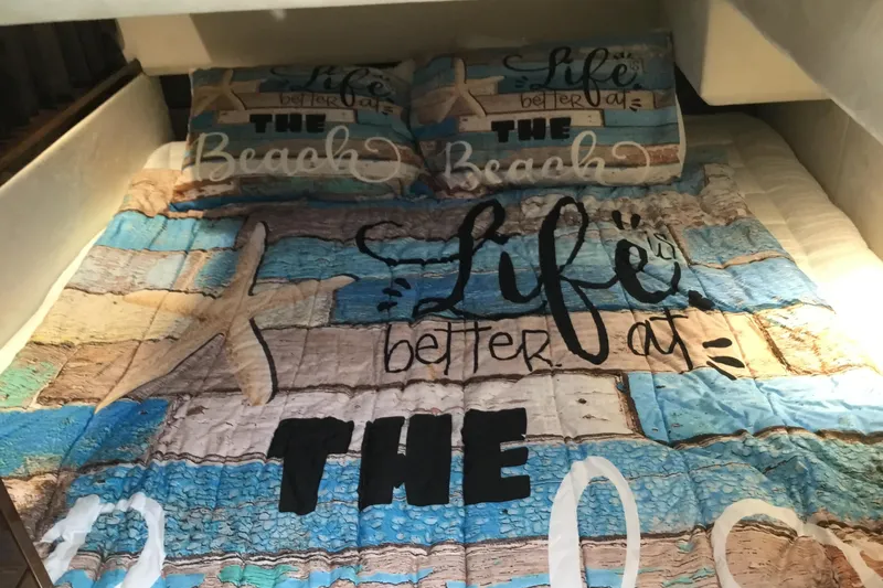 Keep Paddlin Yacht Photos Pics Cozy bed with beach-themed bedding in 2019 Galeon 430 HTC yacht cabin.