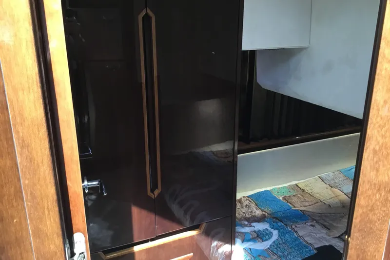 Keep Paddlin Yacht Photos Pics Interior cabin of 2019 Galeon 430 HTC yacht with wooden finishes and colorful bedding.