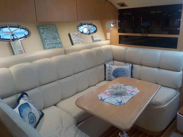 " Romanic" Yacht Photos Pics Dinette