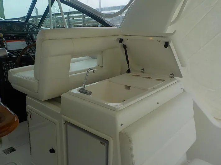 " Romanic" Yacht Photos Pics Wet Bar/ Aft facing seat