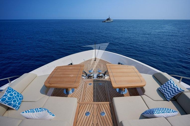 2022-98-10-ferretti-yachts-1000
