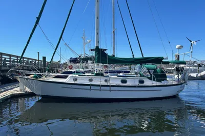 Pacific Seacraft Crealock 37