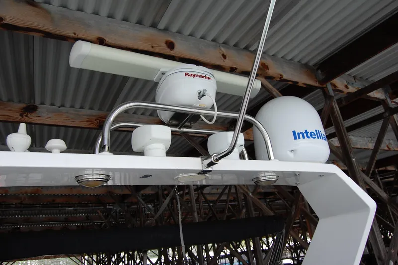 Sumptin Special Yacht Photos Pics Radar and satellite equipment on 1990 Ocean Alexander 520 Pilothouse yacht.