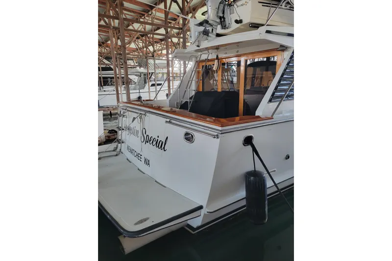 Sumptin Special Yacht Photos Pics 1990 Ocean Alexander 520 Pilothouse yacht docked in a marina.