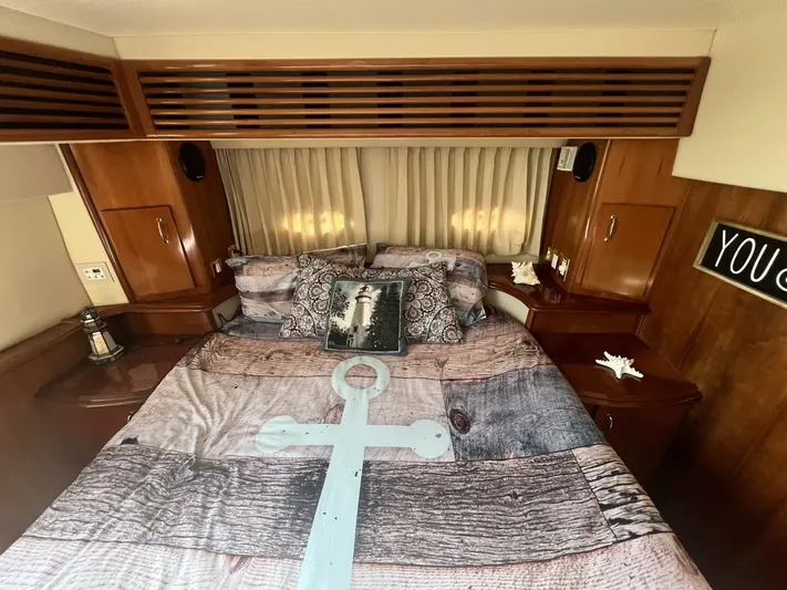 Yacht Photos Pics Luxurious bedroom in 2003 Carver 444 Cockpit Motor Yacht with nautical decor.