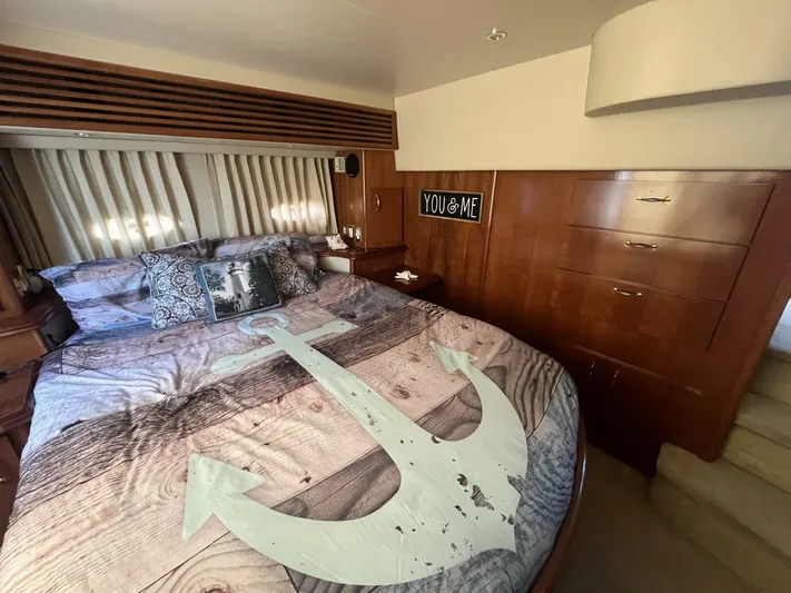  Yacht Photos Pics Luxurious bedroom in 2003 Carver 444 Cockpit Motor Yacht with nautical decor.