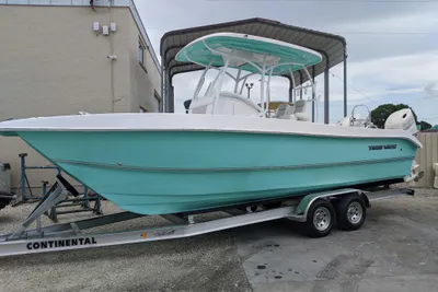 Twin Vee 26 Center Console