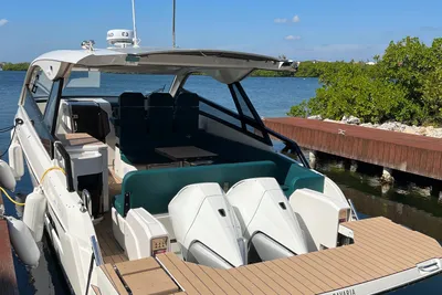 Bavaria Vida 33