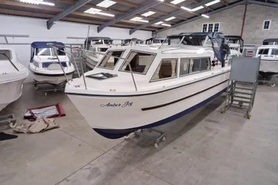 1995 Viking 32 Narrow beam