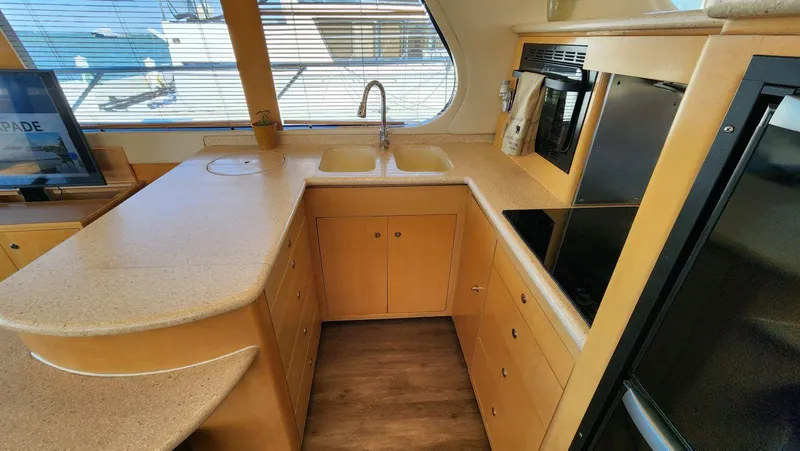 Escapade Yacht Photos Pics 