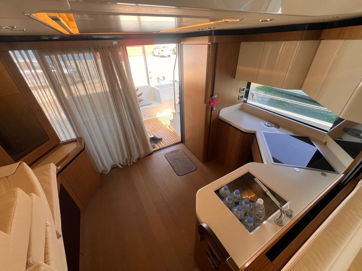 2018 Absolute 52 