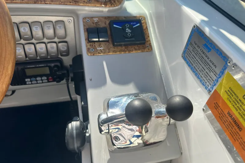  Yacht Photos Pics 2007 Formula 400 Super Sport boat controls with switches and certification plaque.