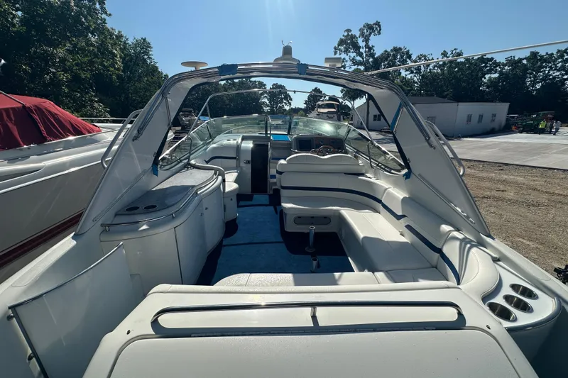  Yacht Photos Pics 2007 Formula 400 Super Sport boat interior with white seating and open cockpit.