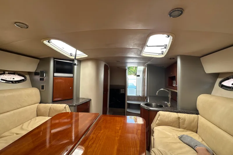  Yacht Photos Pics Interior of 2007 Formula 400 Super Sport yacht with plush seating and modern amenities.