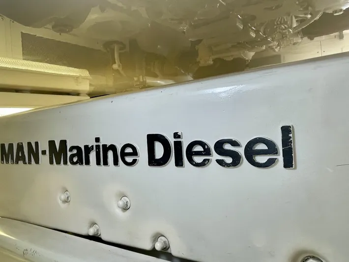 J-9 Yacht Photos Pics 