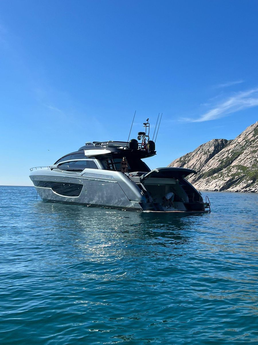 2022 Riva 76 