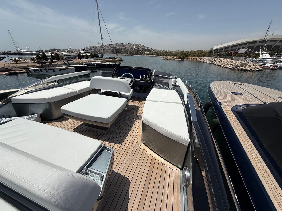 2022 Riva 76 