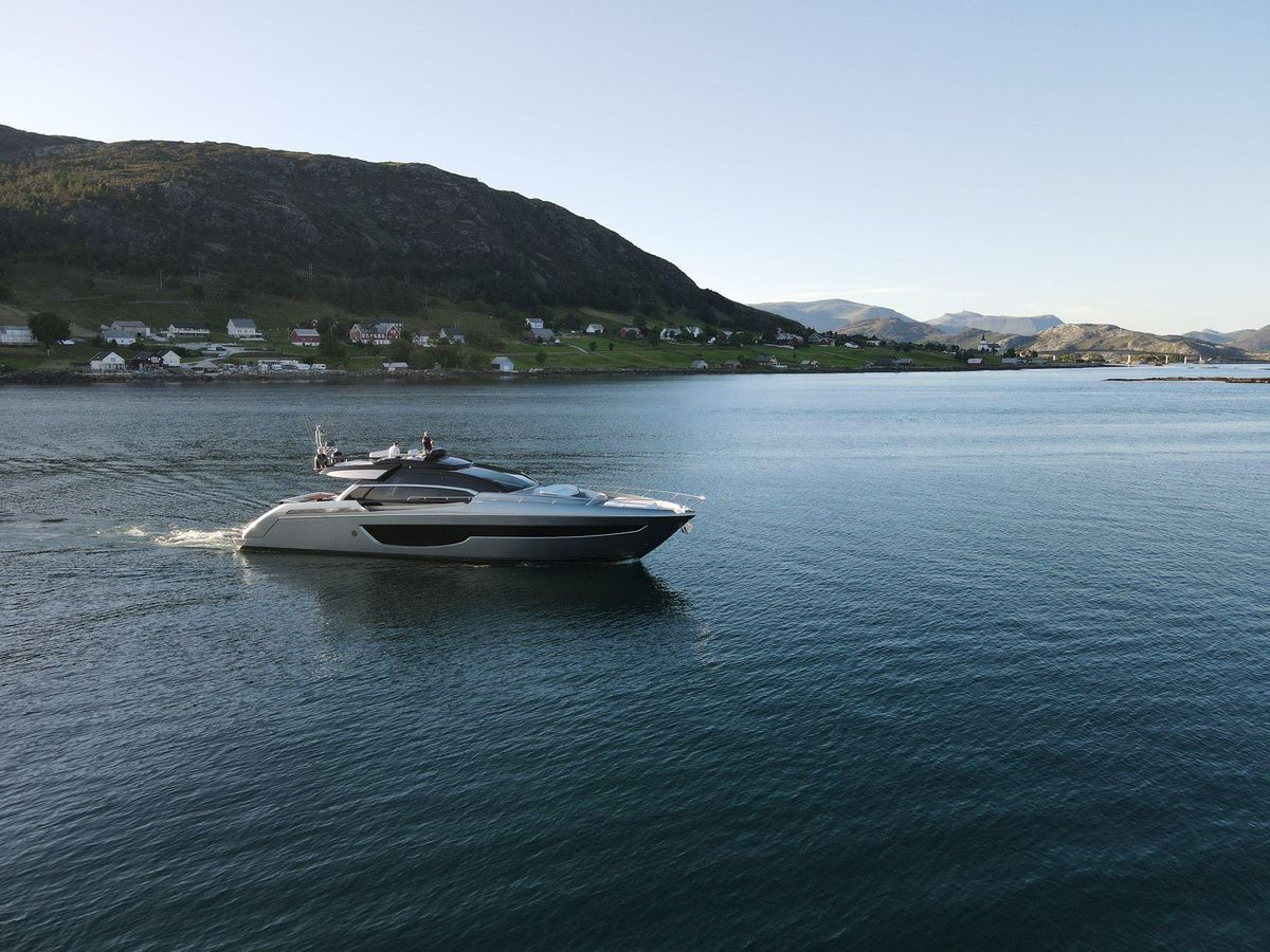 2022 Riva 76 