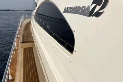 Yacht
