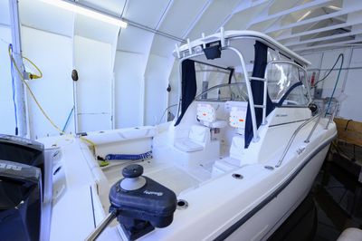 Boston Whaler 255 Conquest