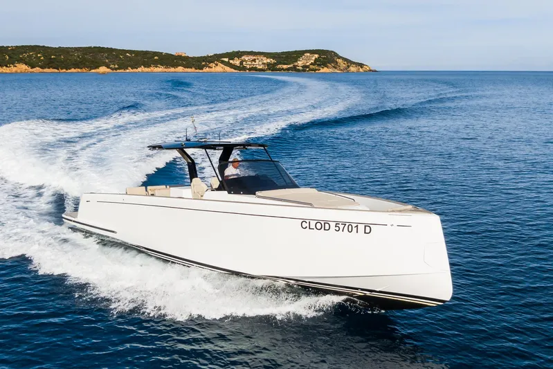 Clody Yacht Photos Pics 