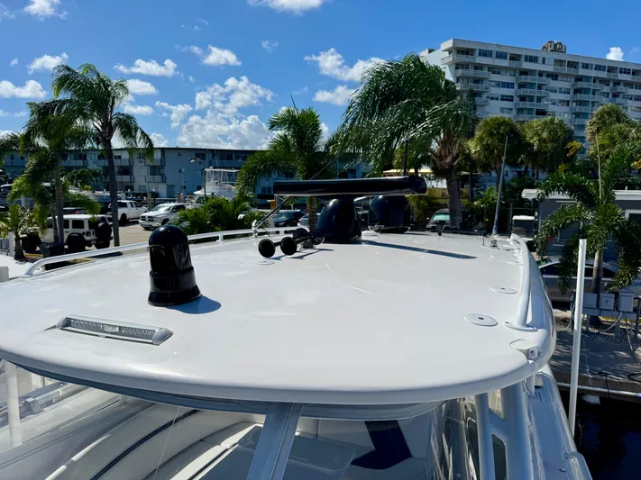  Yacht Photos Pics 2021 Intrepid 409 Valor yacht docked, surrounded by palm trees and buildings.