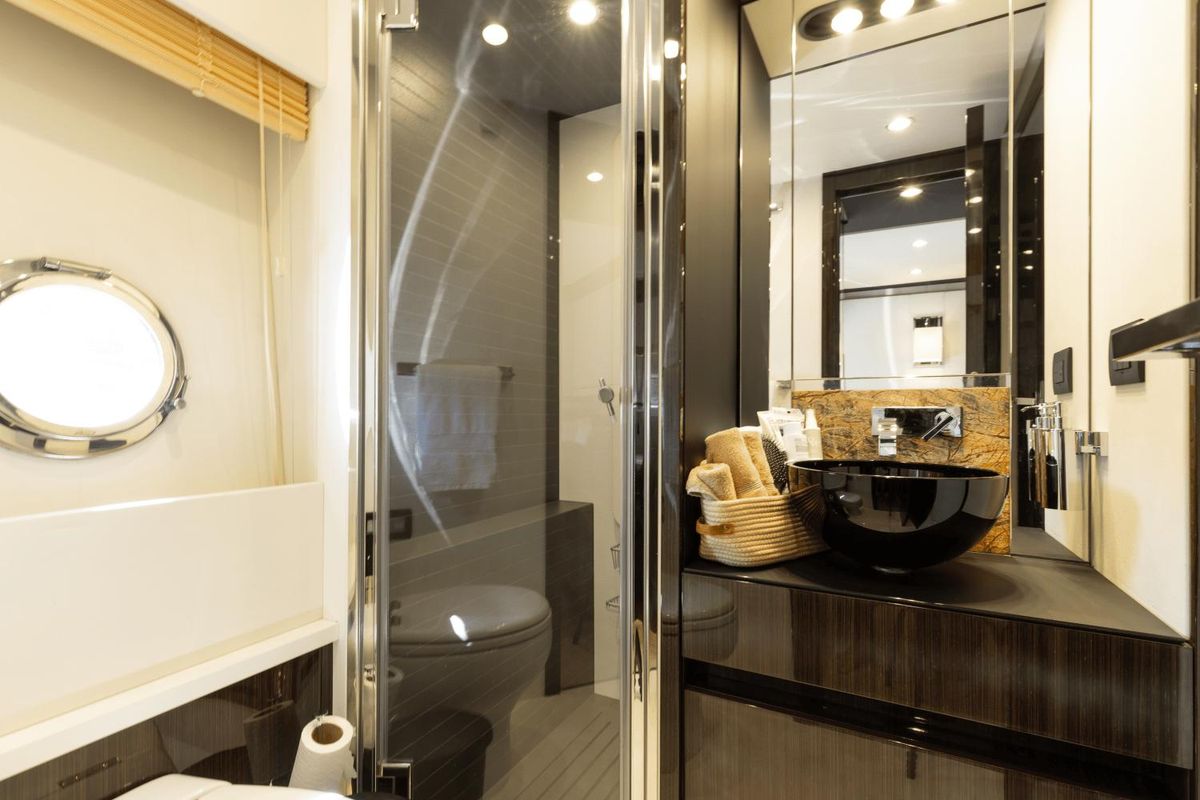 2019 Azimut 77 