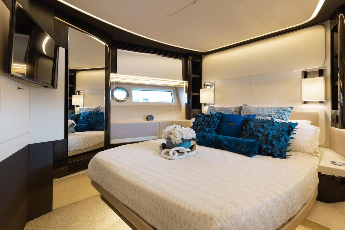 2019 Azimut 77 