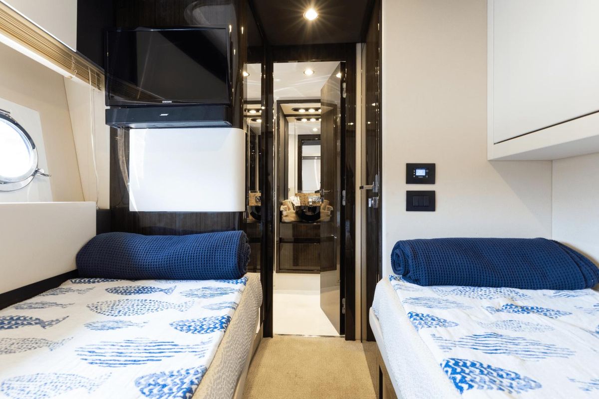 2019 Azimut 77 