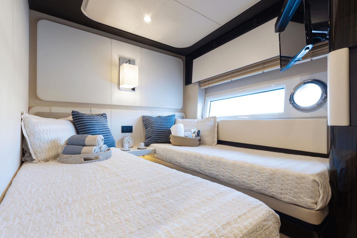 2019 Azimut 77 