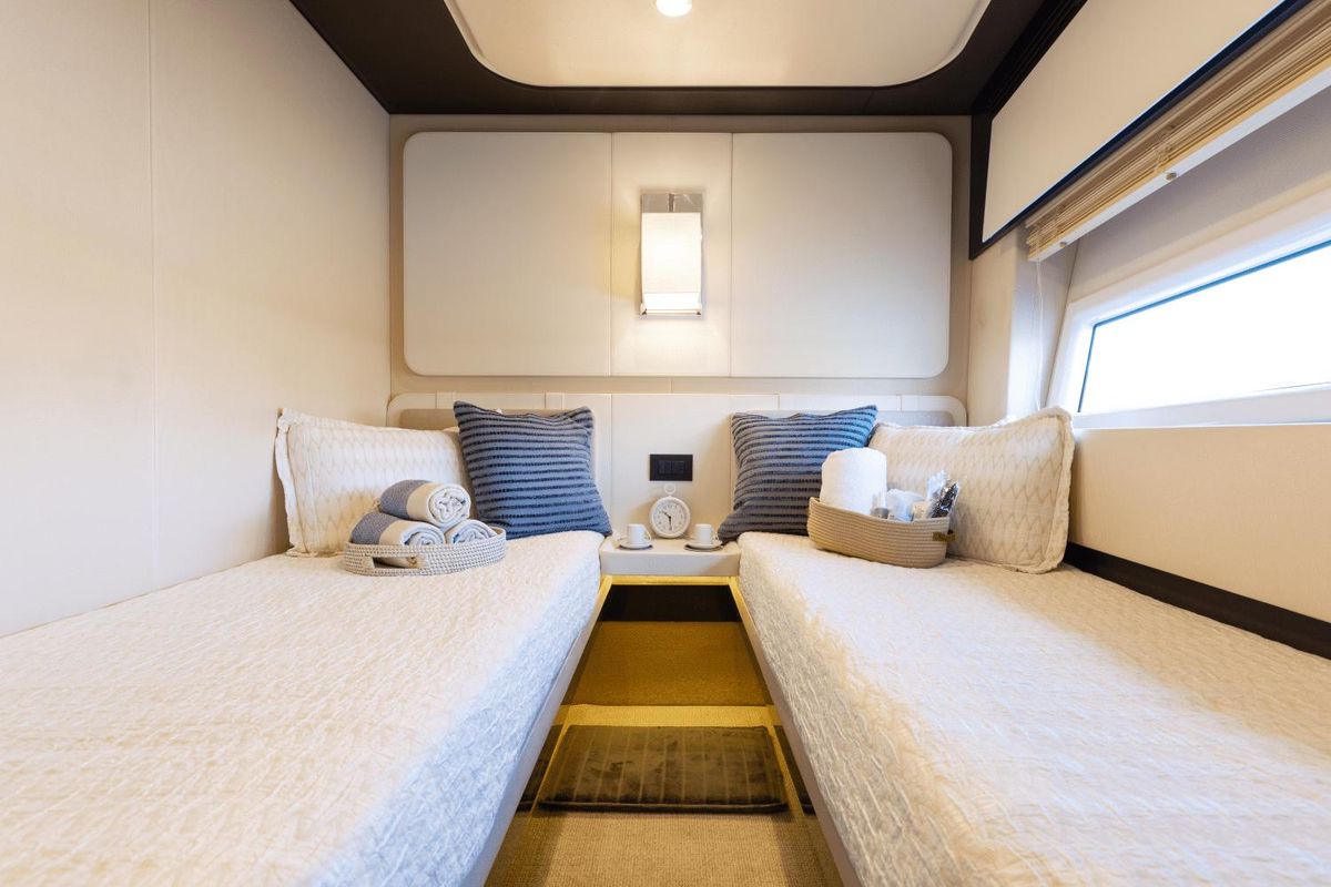 2019 Azimut 77 