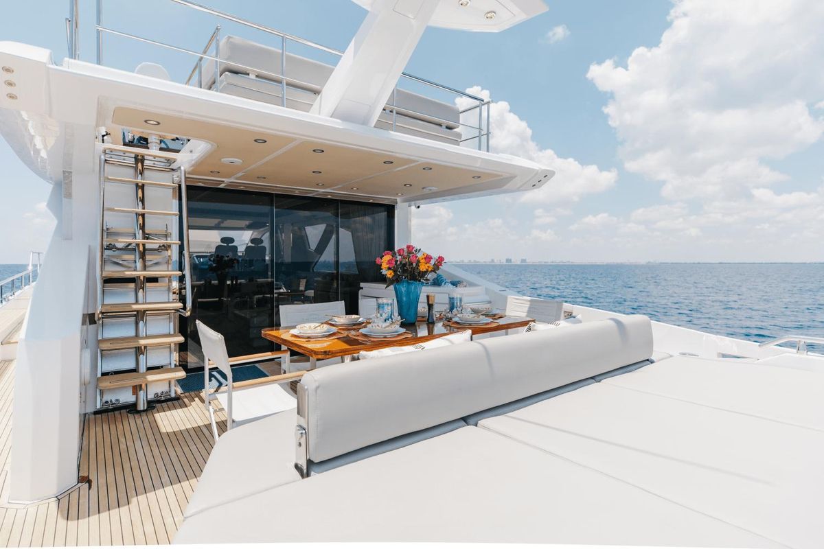 2019 Azimut 77 