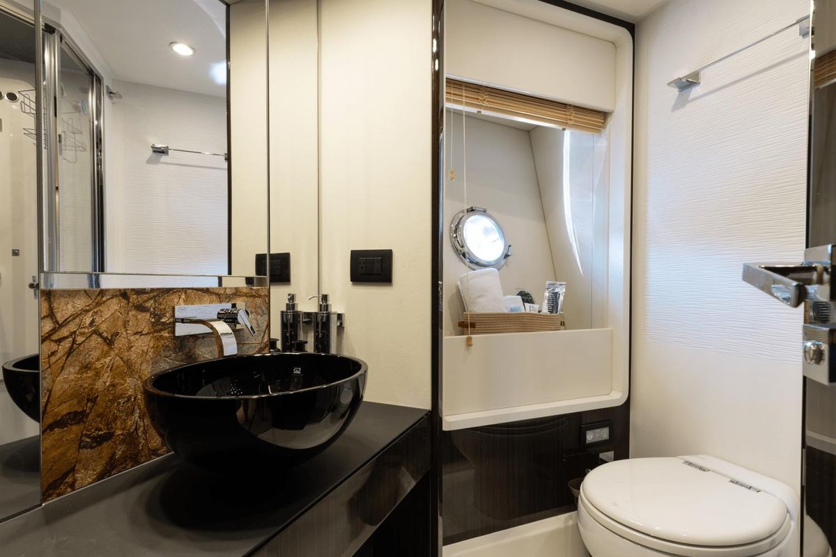 2019 Azimut 77 