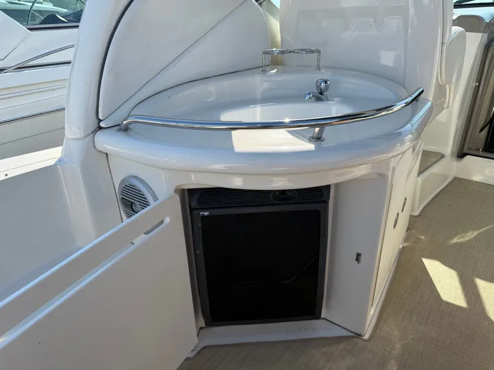 Conundrum Yacht Photos Pics 