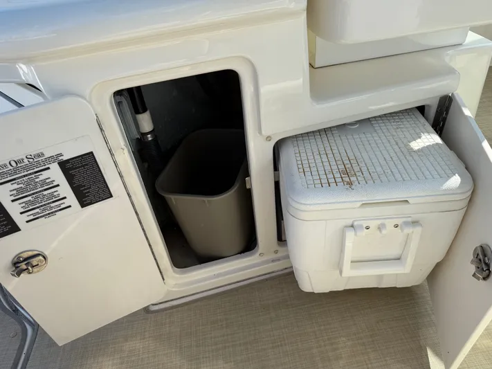 Conundrum Yacht Photos Pics 