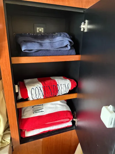 Conundrum Yacht Photos Pics 