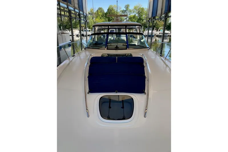 Co-motion Yacht Photos Pics 2008 Sea Ray 44 Sundancer yacht docked, featuring sleek design and blue sun pads.