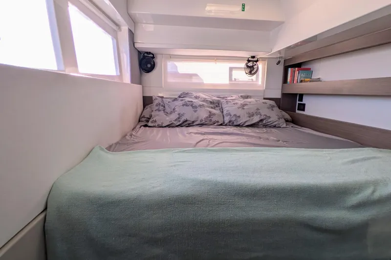 Momentum 42 Yacht Photos Pics Cozy bedroom in 2023 Leopard 42 yacht with modern decor and natural light.